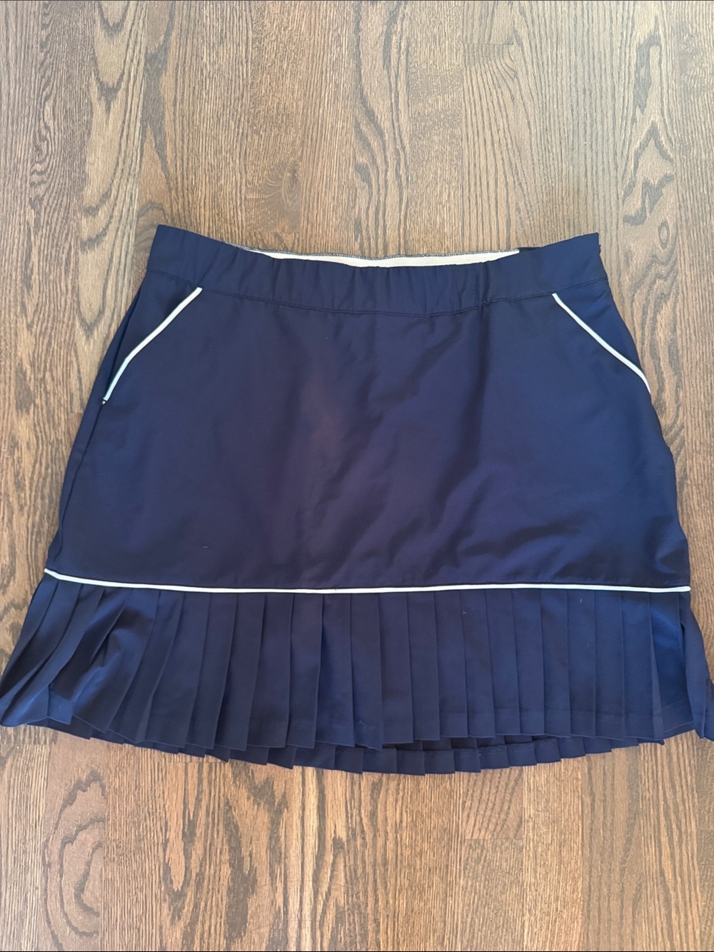 Classic Navy Mini Skort with Pleated Hem and White Piping